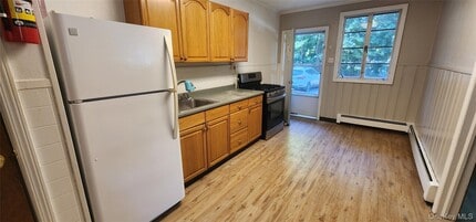 6 Vila Rd in Greenwood Lake, NY - Building Photo - Building Photo