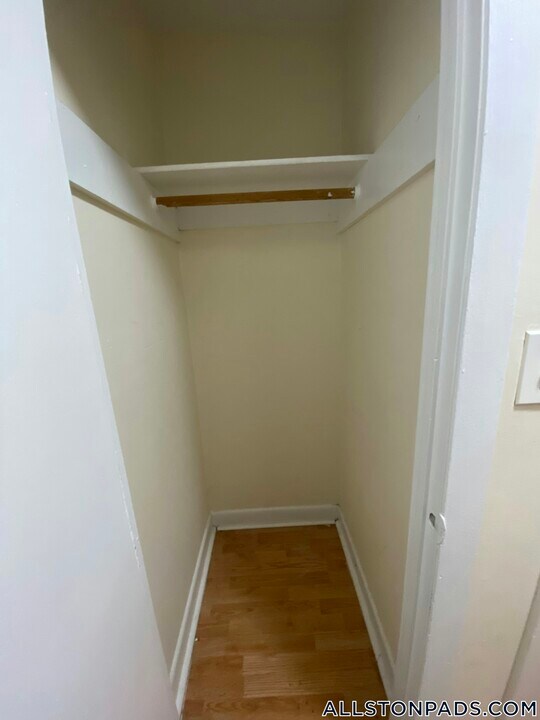 84 Gardner St in Boston, MA - Building Photo