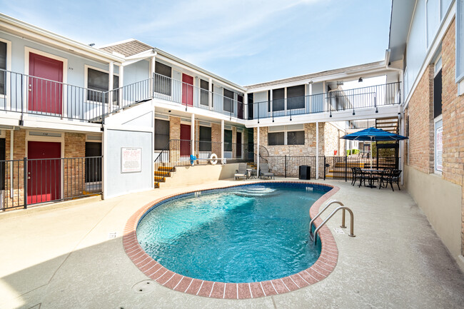 Le Med Apartments in Austin, TX - Building Photo - Interior Photo