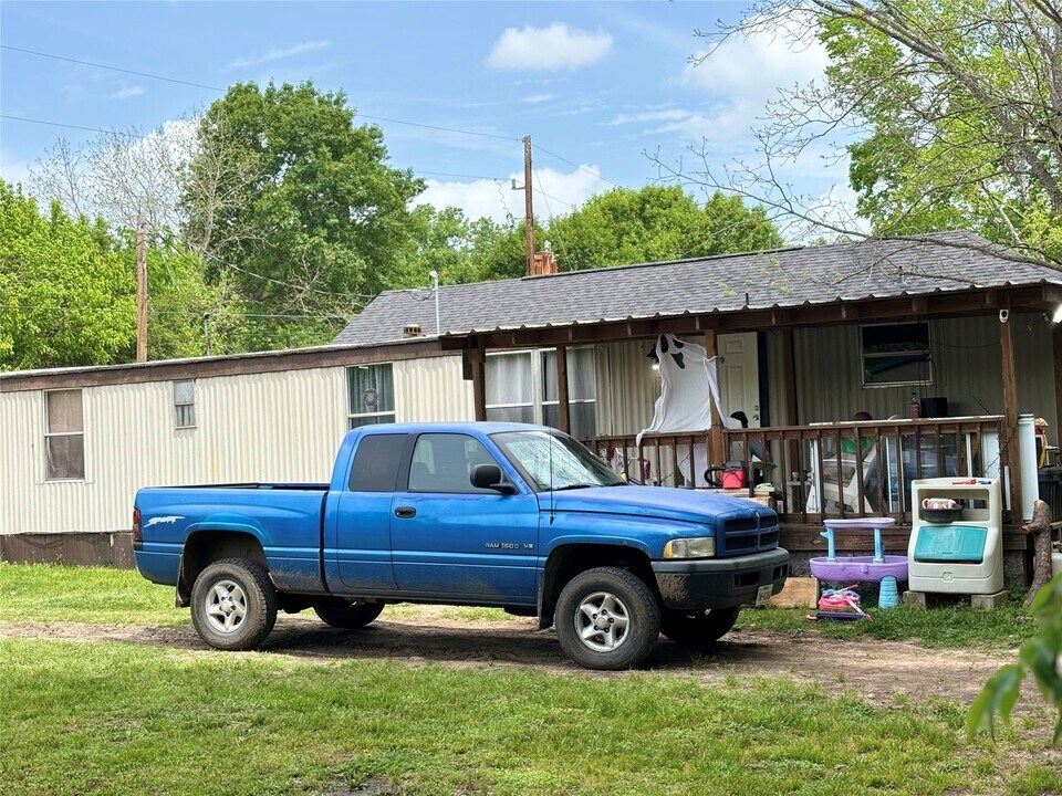 11440 Underwood St in Willis, TX - Building Photo
