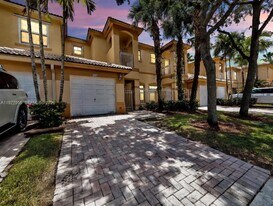 858 NW 170th Terrace in Pembroke Pines, FL - Building Photo