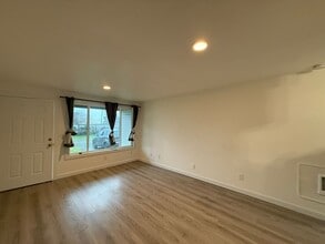 925 Avenue G in Seaside, OR - Building Photo - Building Photo