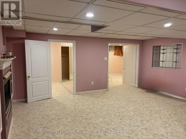 6121 Maple Gate Cir in Mississauga, ON - Building Photo - Building Photo