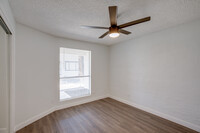 Urbana Union Hills in Phoenix, AZ - Building Photo - Interior Photo