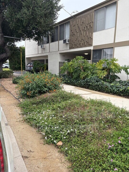 3830 Orangedale Ave in Montrose, CA - Building Photo