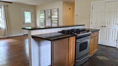 204 Celeste Cir in Chapel Hill, NC - Building Photo - Building Photo