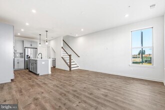 19705 Misty Moss Sq in Ashburn, VA - Building Photo - Building Photo