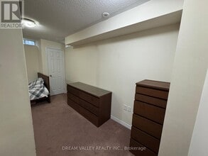 99 Pilkington Dr in Toronto, ON - Building Photo - Building Photo