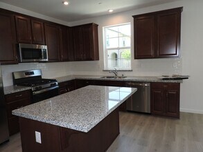 1209 Knox Way in Roseville, CA - Building Photo - Building Photo