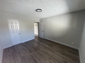 648 W 92nd St in Los Angeles, CA - Building Photo - Building Photo