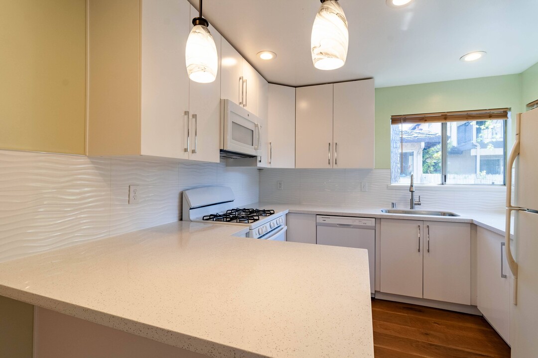 1860 Scott Blvd in Santa Clara, CA - Building Photo