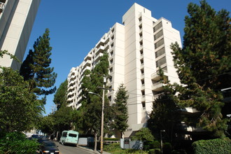 Valdez Plaza in Oakland, CA - Building Photo - Building Photo