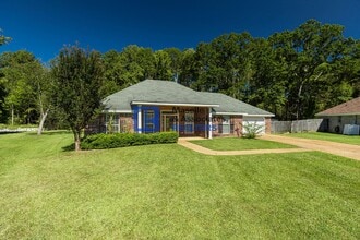 661 Post Oak Place in Pearl, MS - Foto de edificio - Building Photo