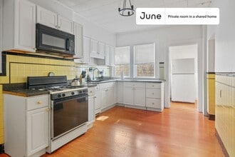 Room in Shared 6 bed/1.5 bath home, Unit E in Boston, MA - Foto de edificio - Building Photo