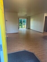 306 E 12th Ave in Post Falls, ID - Foto de edificio - Building Photo