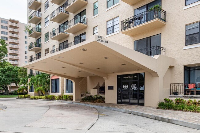 2109 Bayshore Blvd in Tampa, FL - Foto de edificio - Building Photo