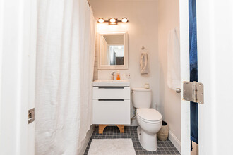 1750 N Wells St, Unit 106 in Chicago, IL - Building Photo - Building Photo
