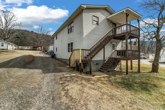 property at 1 Cobble Dr