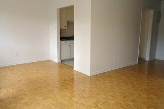 1225 Alexis-Nihon Apartments in St. Laurent, QC - Building Photo - Building Photo