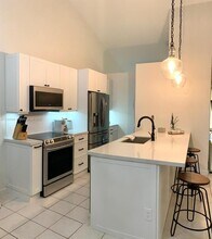 14821 SW 125th Pl in Miami, FL - Foto de edificio - Building Photo