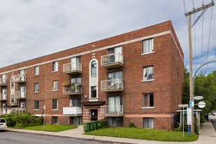 1555 Édouard-Laurin Boul in St. Laurent, QC - Building Photo