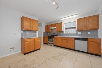 21484 Palace Pines Dr in Kingwood, TX - Building Photo - Building Photo