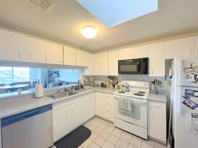 165 Beacon St, Unit 14