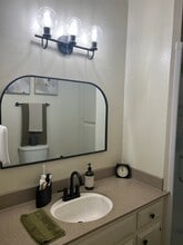 Mediterranean Village and Dos Robles in Sacramento, CA - Foto de edificio - Building Photo