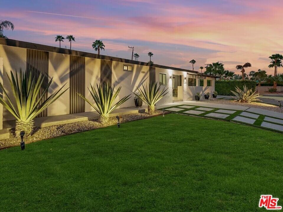 2080 E McManus Dr in Palm Springs, CA - Building Photo