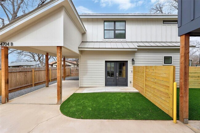 4704 Enchanted Ln in Austin, TX - Building Photo - Building Photo