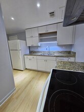 1486 Holly Ln NE in Atlanta, GA - Foto de edificio - Building Photo