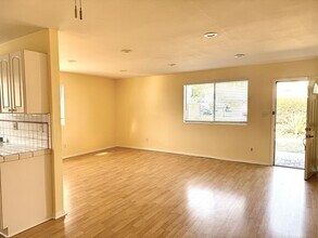 3648-3650 E Wilton St in Long Beach, CA - Foto de edificio - Building Photo