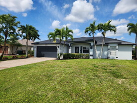 2536 SW 24th Ct in Cape Coral, FL - Building Photo