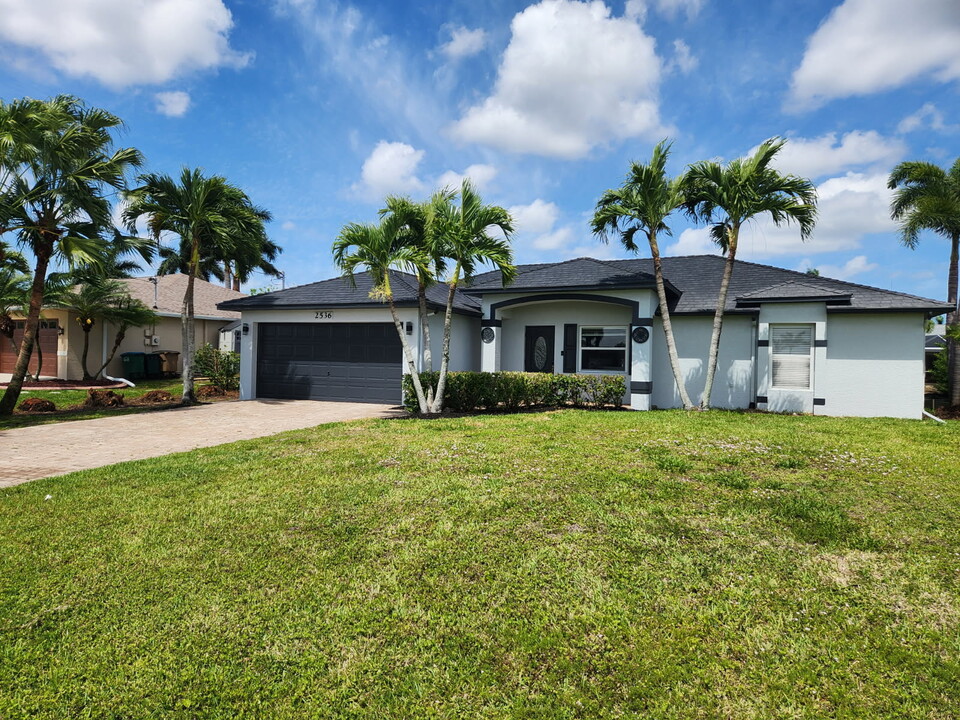 2536 SW 24th Ct in Cape Coral, FL - Building Photo