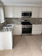 42 Charnock St in Beverly, MA - Building Photo - Building Photo