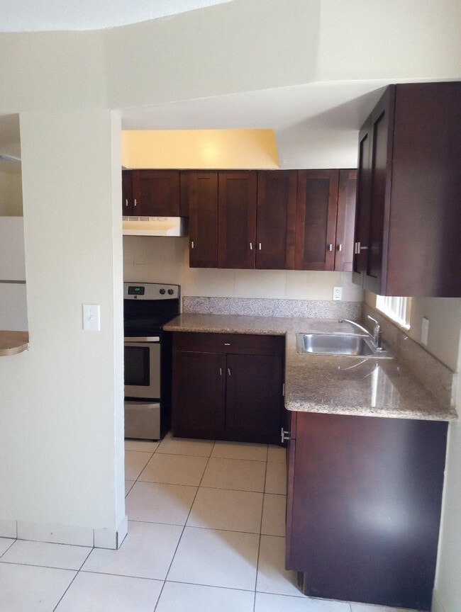 2293 NW 59th Wy in Lauderhill, FL - Building Photo - Building Photo