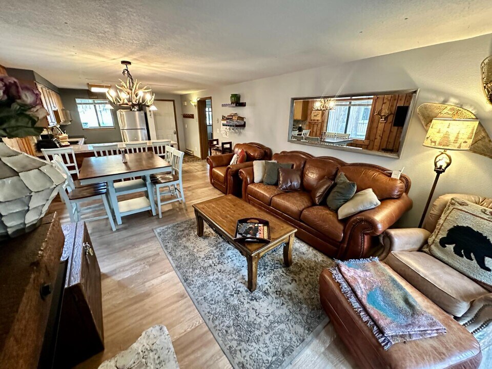 702 Village Rd in Winter Park, CO - Building Photo