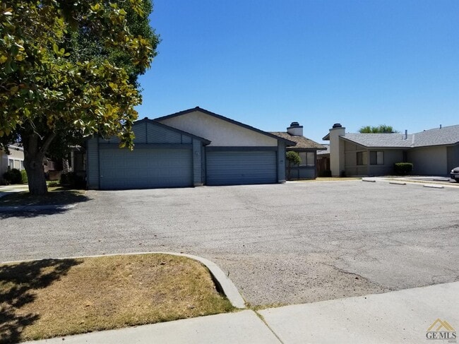 property at 5913 Auburn Oaks Dr