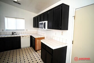 1305 Innsbruck Dr in Bakersfield, CA - Building Photo - Building Photo