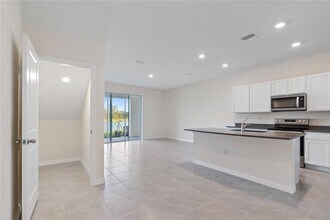 33083 Regent Canal St in Wesley Chapel, FL - Building Photo - Building Photo
