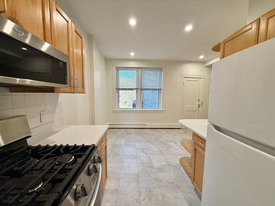 134 Pleasant St, Unit C in Brookline, MA - Building Photo