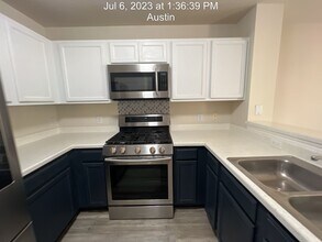 5713 Silver Screen Dr in Austin, TX - Building Photo - Building Photo
