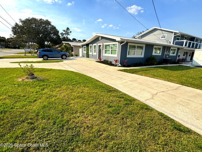 208 Seminole Ave W in Melbourne, FL - Foto de edificio - Building Photo