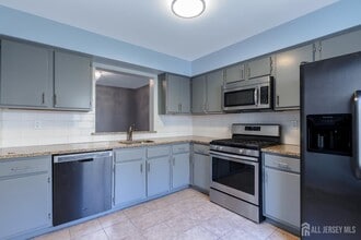 1050 Schmidt Ln in North Brunswick, NJ - Building Photo - Building Photo