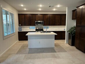 1355 W Crane Dr in Chandler, AZ - Building Photo - Building Photo