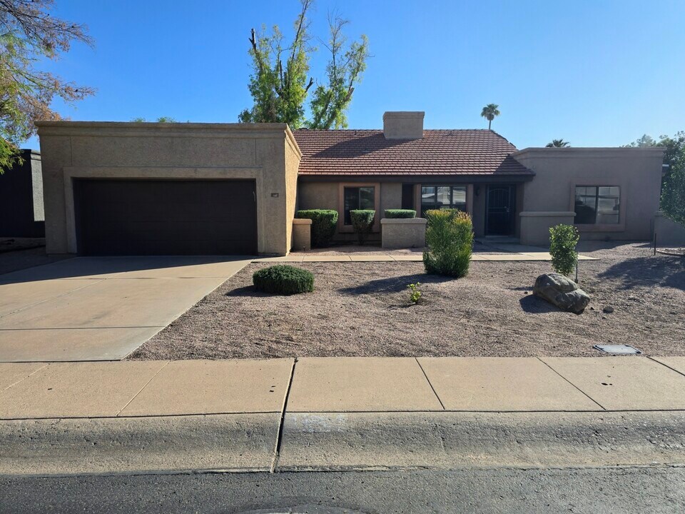 1827 E Manhatton Dr in Tempe, AZ - Foto de edificio