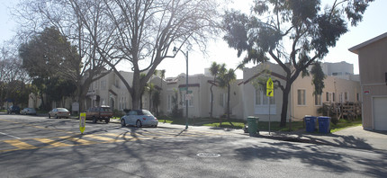 Neptune Court Apartments in Alameda, CA - Building Photo - Building Photo