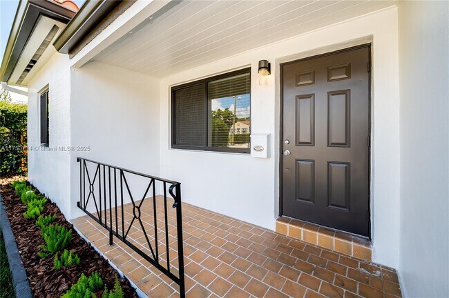 2340 SW 16th St in Miami, FL - Building Photo - Building Photo