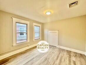 1647 State St, Unit 3 in New Haven, CT - Building Photo - Building Photo