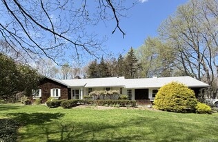 9 Cedar Hill Rd in Pound Ridge, NY - Building Photo